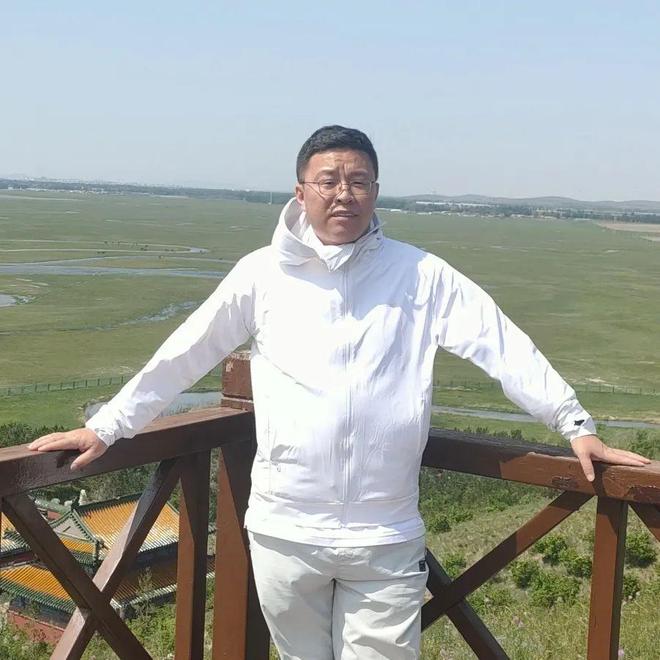 山城燃灯者：用爱与坚守照亮学子远航路