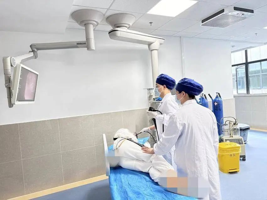 18岁学霸考上名校，“嗨”到胃出血！医生紧急提醒