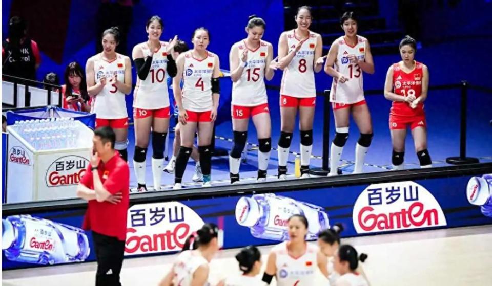 中国女排集训大变！当家球星李盈莹再次离队，15人名单或出战世锦赛，谁将被淘汰？