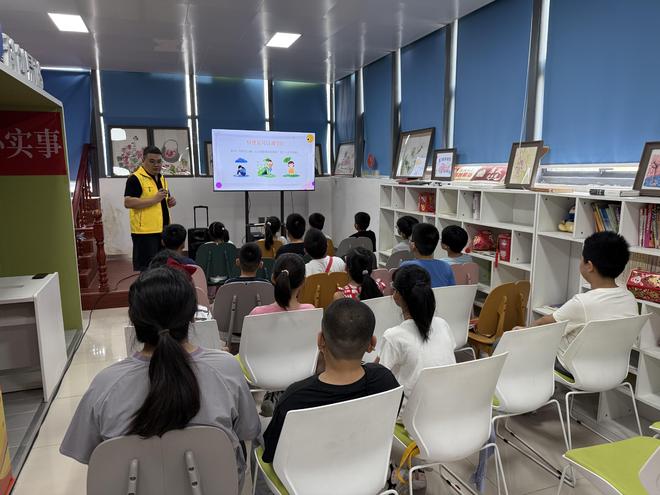 东浜社区：“我的情绪我做主”青少年心理健康课堂