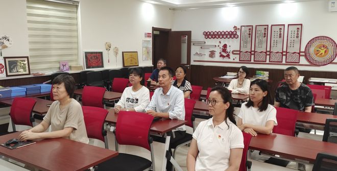 迎泽区特殊教育中心学校师生观看九三阅兵盛况