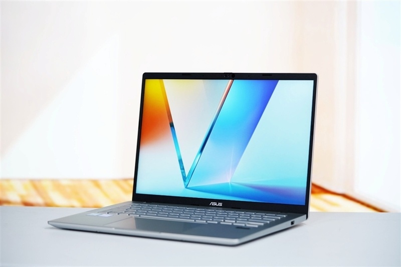 华硕无畏Pro14酷睿版2025笔记本评测:首发酷睿Ultra 200H 轻松续航13+小时