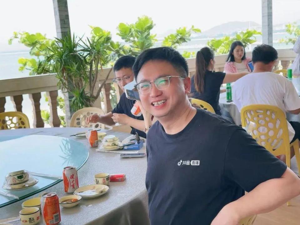 做出年收10亿的爆款后,他投入全部收益要把自己的小说做成游戏